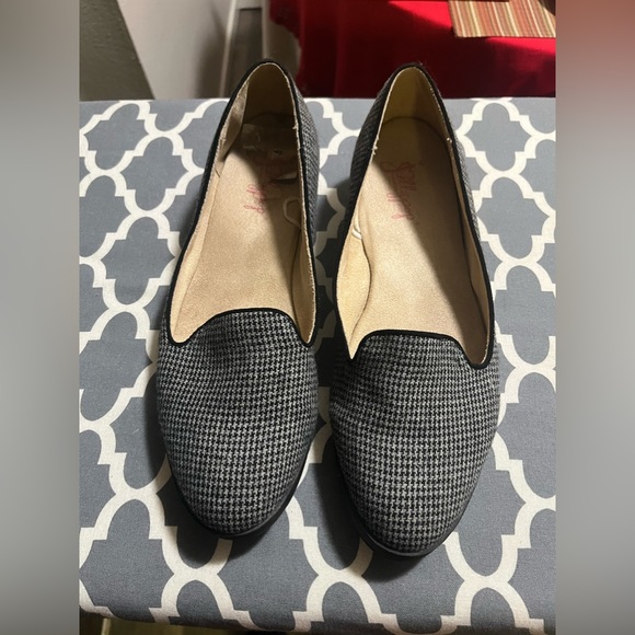 Moving Sale! Cute and Elegant Dressy Shoes - Picture 6 of 6